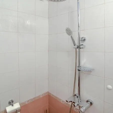 Flat In Nesebar. Two Minutes Away From The Beach. דירה נסבר